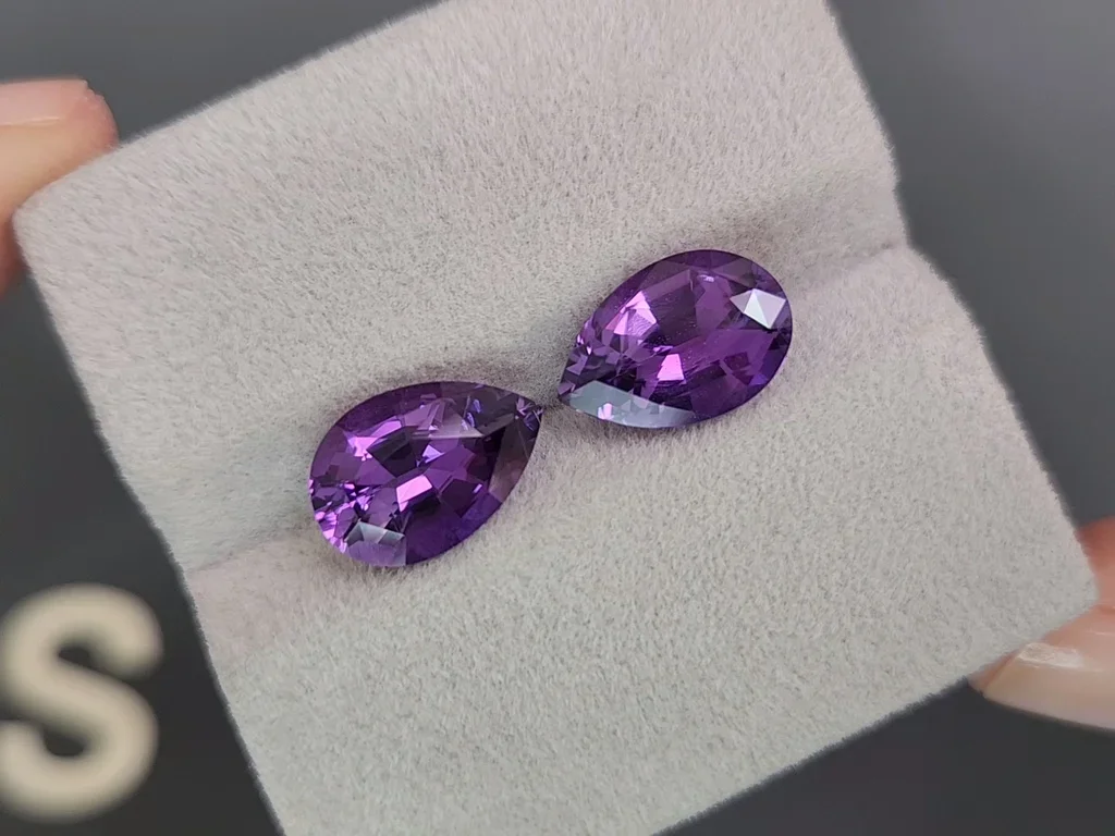 Pair of pear-cut amethysts 5.64 carats, Brazil 4