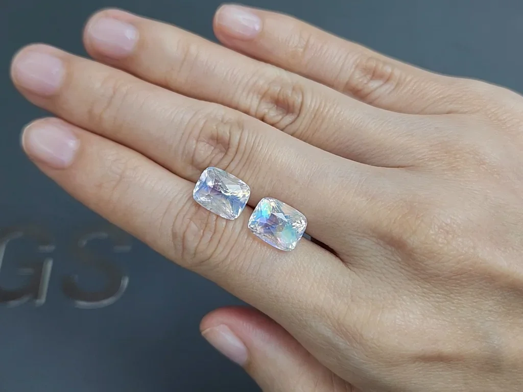 Pair of rainbow moonstones in faceted cushion cut 8.00 carats, Madagascar 2