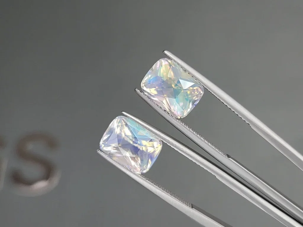 Pair of rainbow moonstones in faceted cushion cut 8.00 carats, Madagascar 3