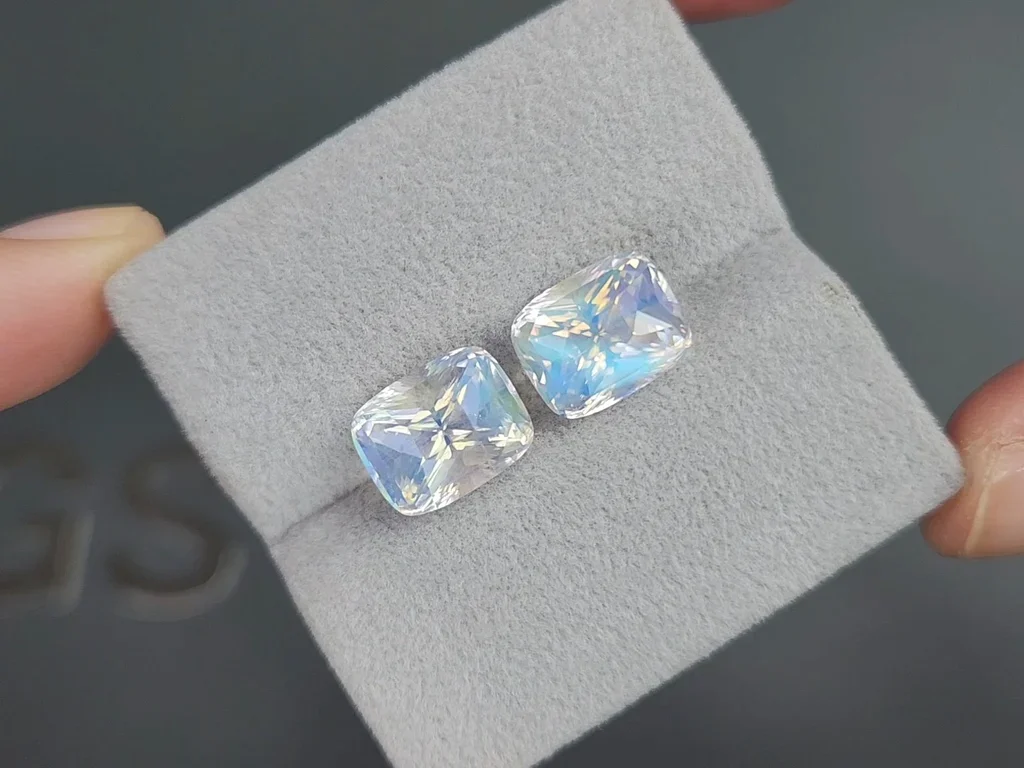 Pair of rainbow moonstones in faceted cushion cut 8.00 carats, Madagascar 4
