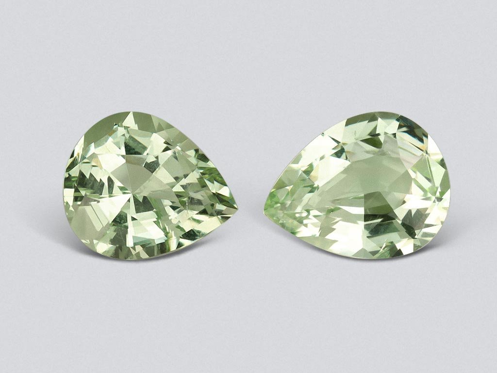 Pair of rare green beryl in pear cut 4.03 carats, Nigeria