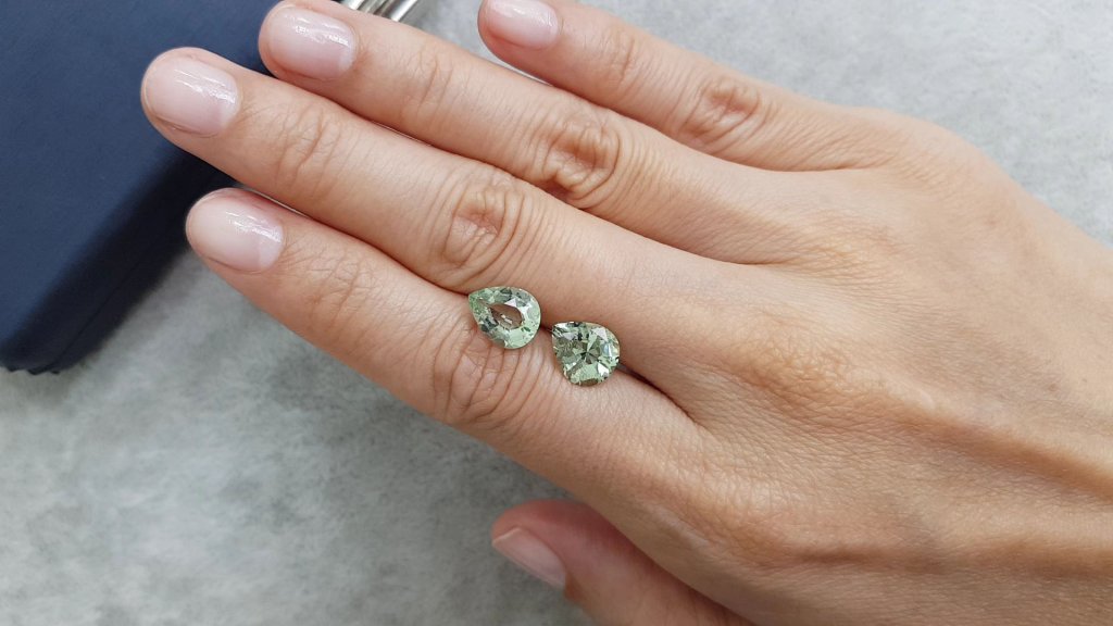 Pair of rare green beryl in pear cut 4.03 carats, Nigeria 2