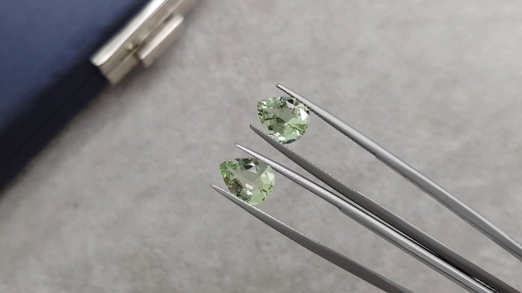 Pair of rare green beryl in pear cut 4.03 carats, Nigeria 3