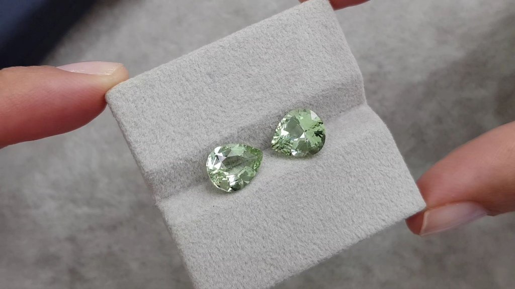 Pair of rare green beryl in pear cut 4.03 carats, Nigeria 4