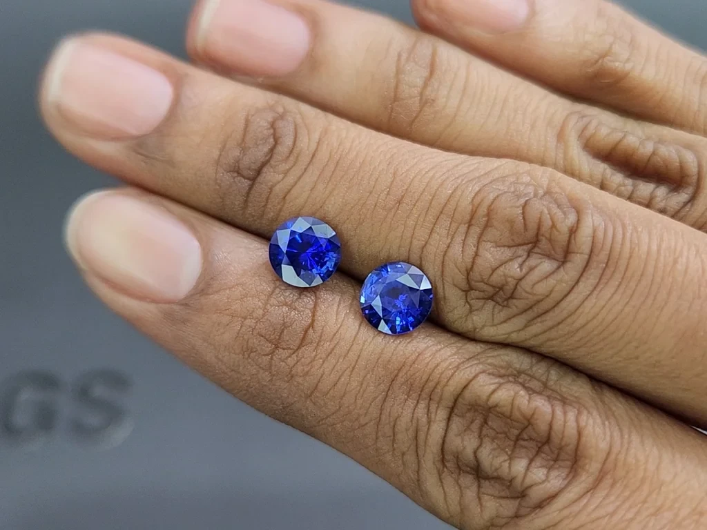 Pair of Royal Blue sapphires in round cut 3.07 carats, Sri Lanka 2
