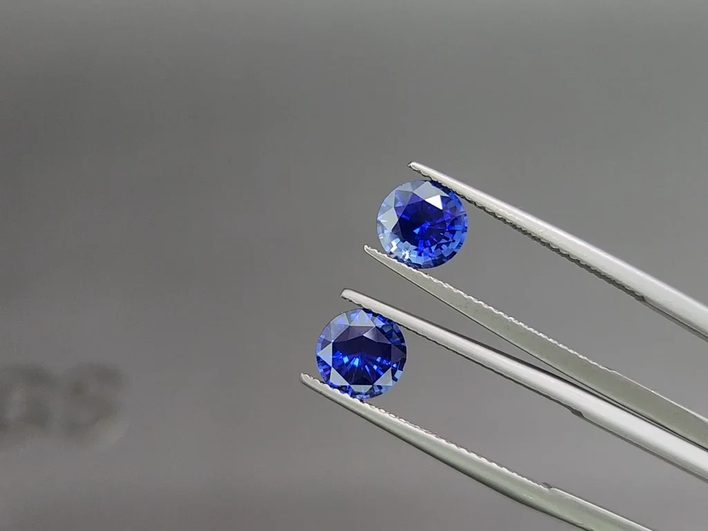 Pair of Royal Blue sapphires in round cut 3.07 carats, Sri Lanka 3