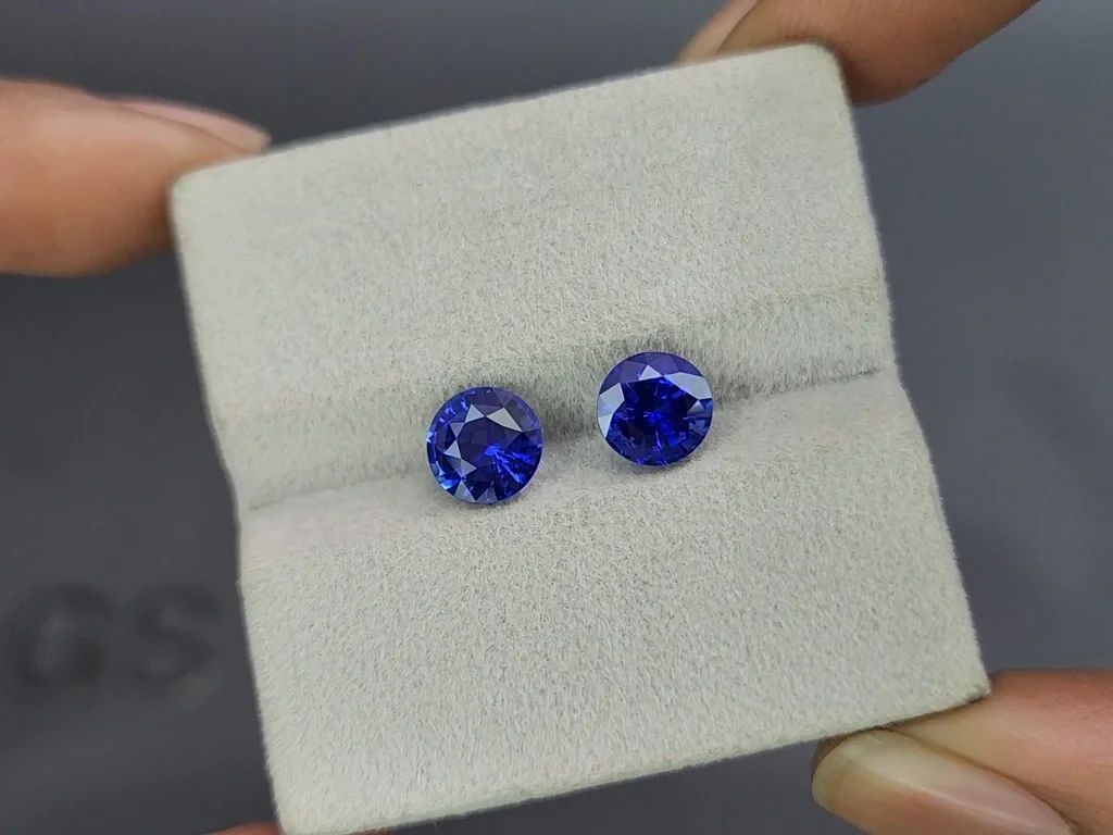 Pair of Royal Blue sapphires in round cut 3.07 carats, Sri Lanka 4