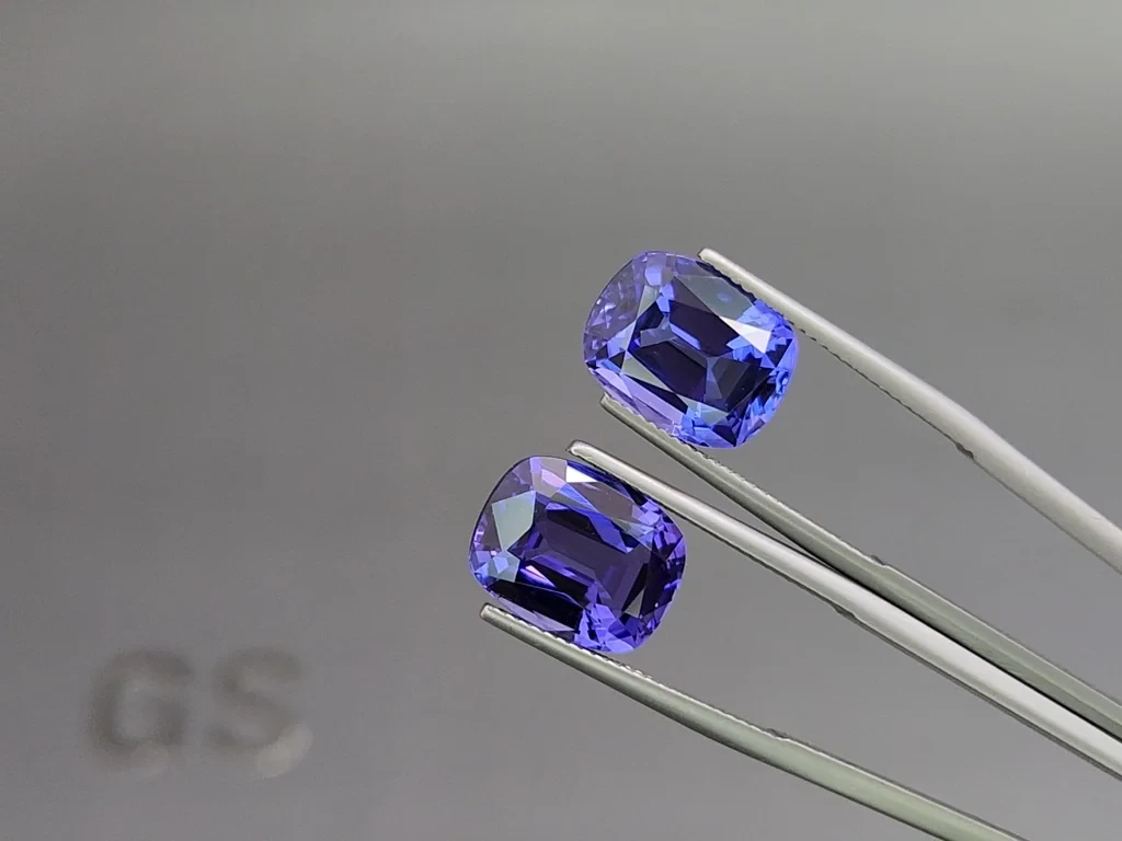 Pair of tanzanites cushion cut 14.51 carats, Tanzania 3