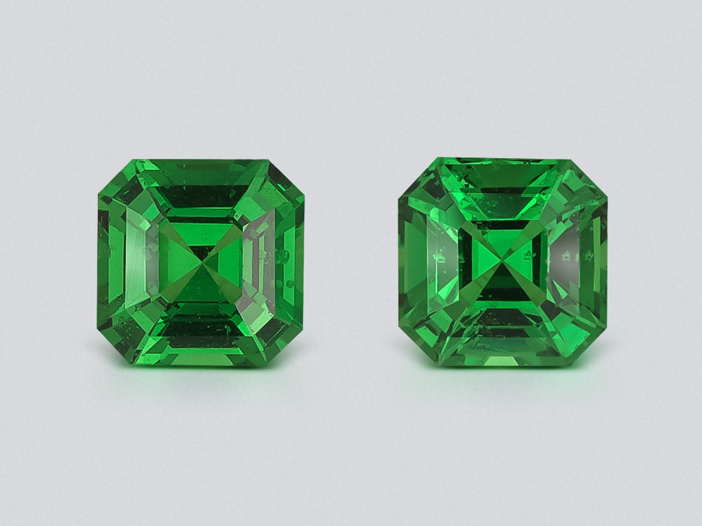 Pair of tsavorite garnets asscher cut 2.02 carats, Africa