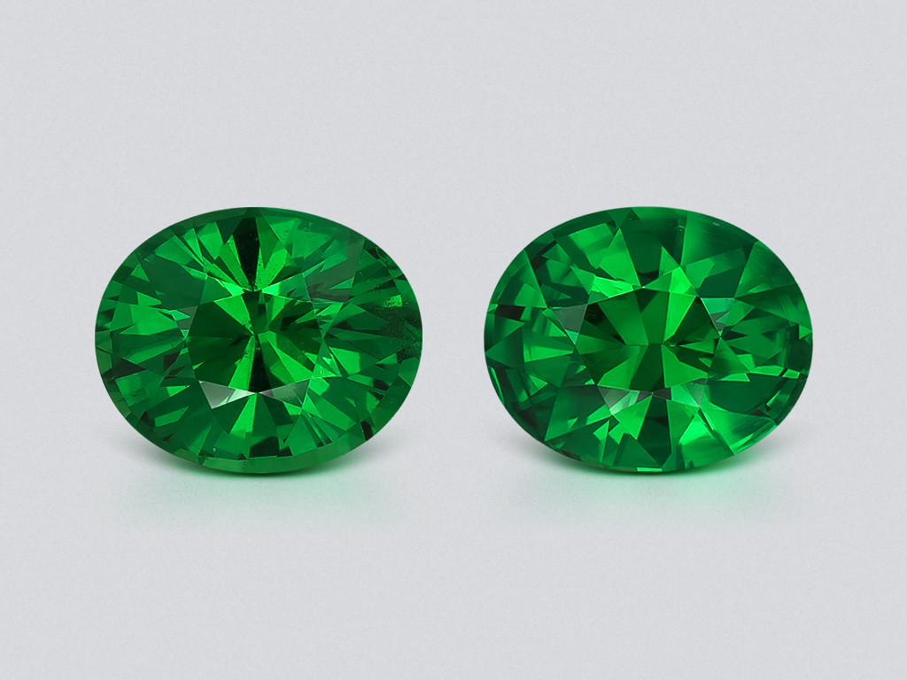 Pair of tsavorite garnets oval cut 3.12 carats, Africa