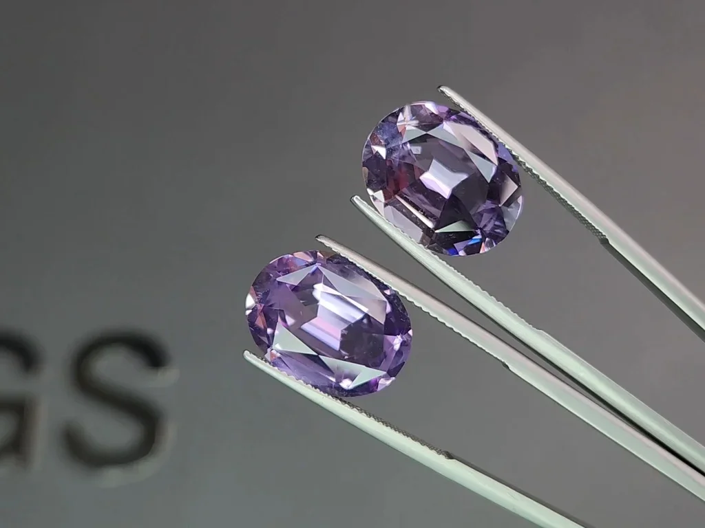Pair of violet amethysts, oval cut, 14.57 carats, Brazil 3