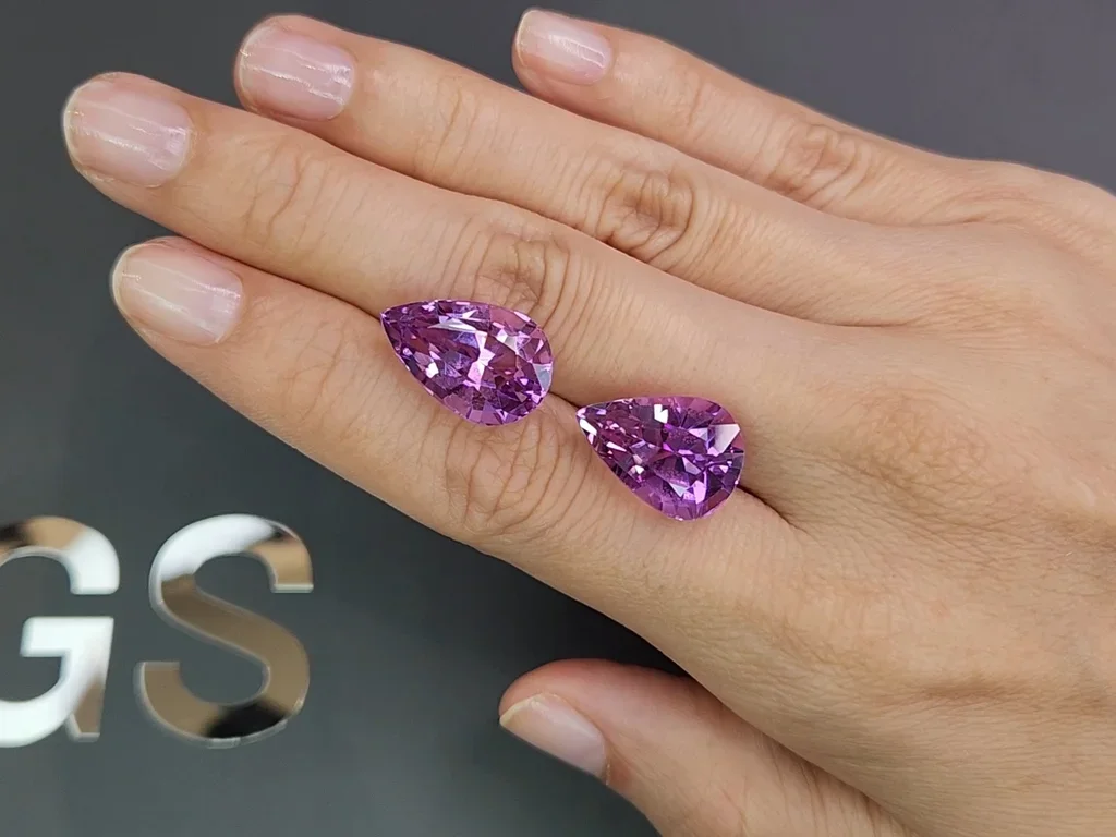 Pair of vivid pink kunzites in pear cut 25.74 carats, Afghanistan 2
