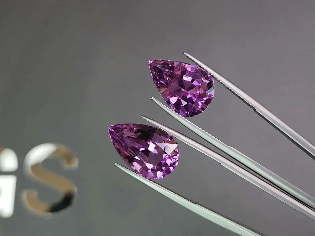 Pair of vivid pink kunzites in pear cut 25.74 carats, Afghanistan 3