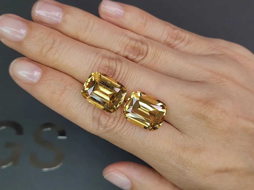 Pair of yellow citrines in a high-precision cushion cut 22.43 carats, Africa 2