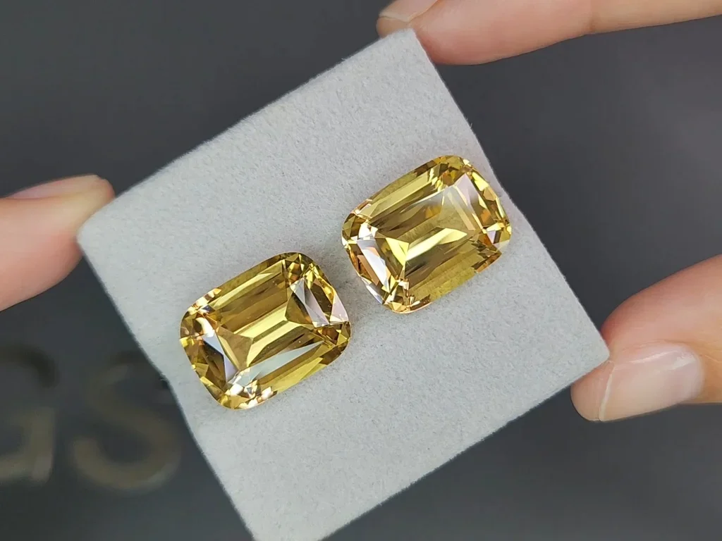 Pair of yellow citrines in a high-precision cushion cut 22.43 carats, Africa 4