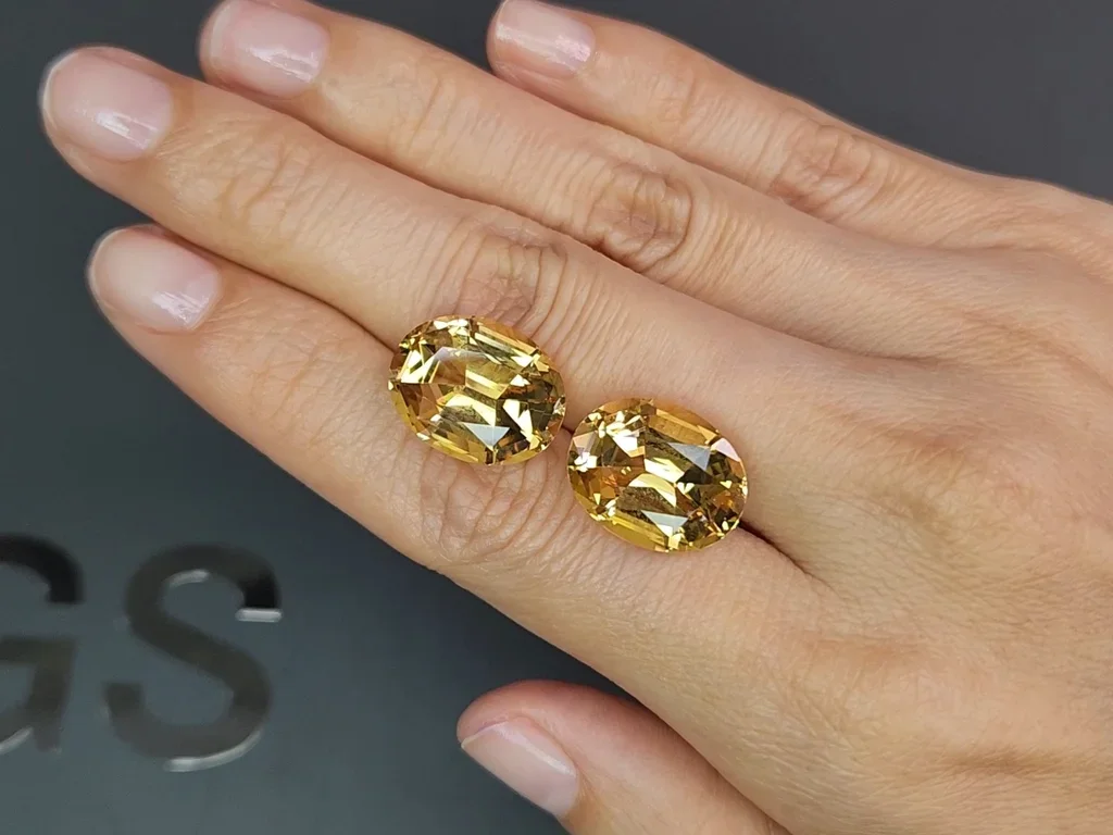 Pair of yellow citrines in precision oval cut 18.49 carats 2