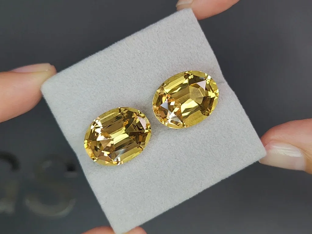 Pair of yellow citrines in precision oval cut 18.49 carats 4