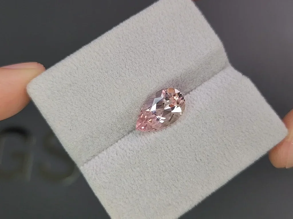 Pink morganite in pear cut 2.67 carats 4