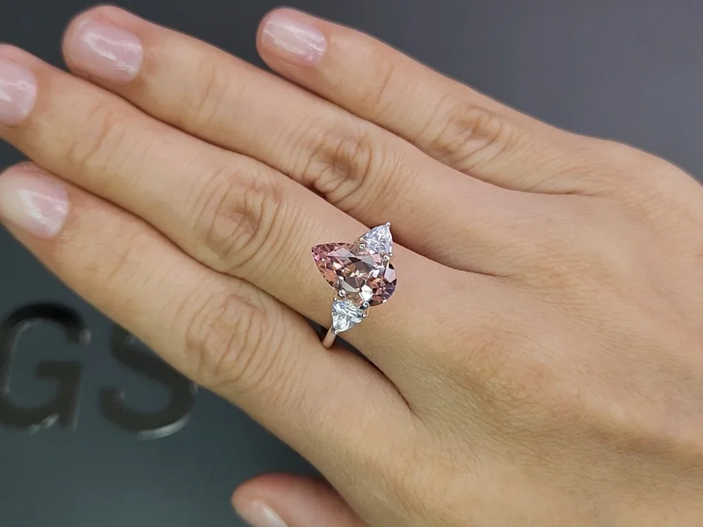 Pink morganite in pear cut 2.67 carats 5