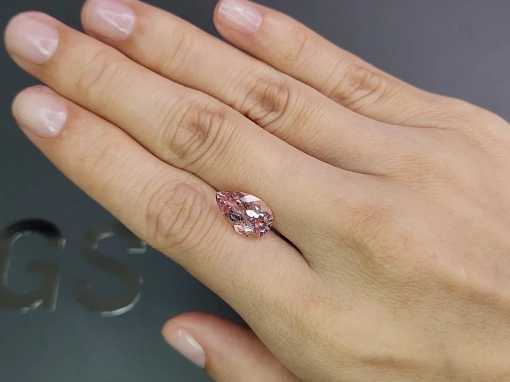Pink morganite in pear cut 3.22 Carats 2