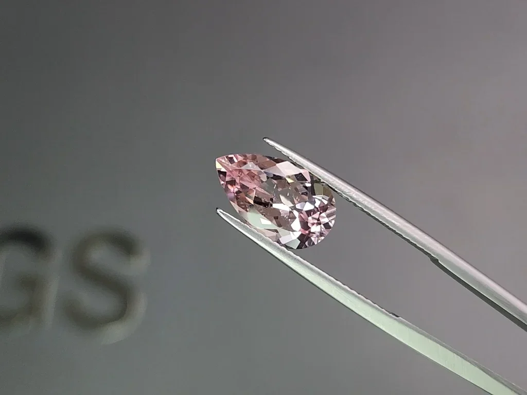 Pink morganite in pear cut 3.22 Carats 3