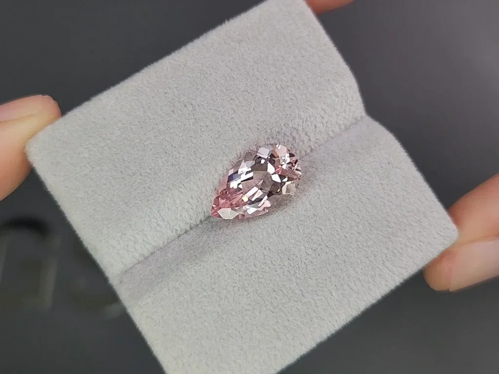 Pink morganite in pear cut 3.22 Carats 4