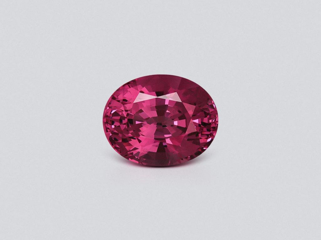 Purple-pink Mahenge spinel in oval cut 5.65 carats, Tanzania
