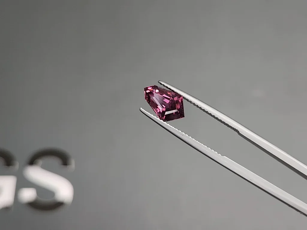 Purple spinel in fancy cut 2.18 carats, Burma 3