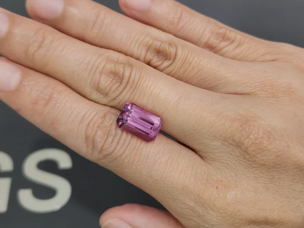 Purple spinel in octagon cut 6.46 carats, Tanzania 2