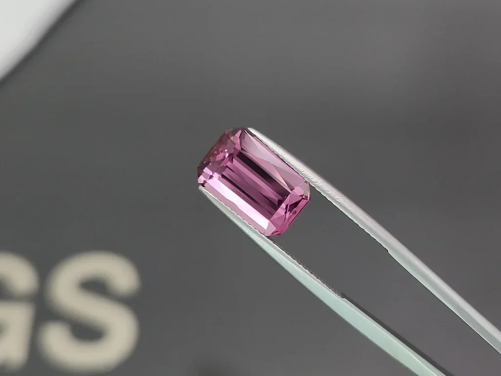 Purple spinel in octagon cut 6.46 carats, Tanzania 3