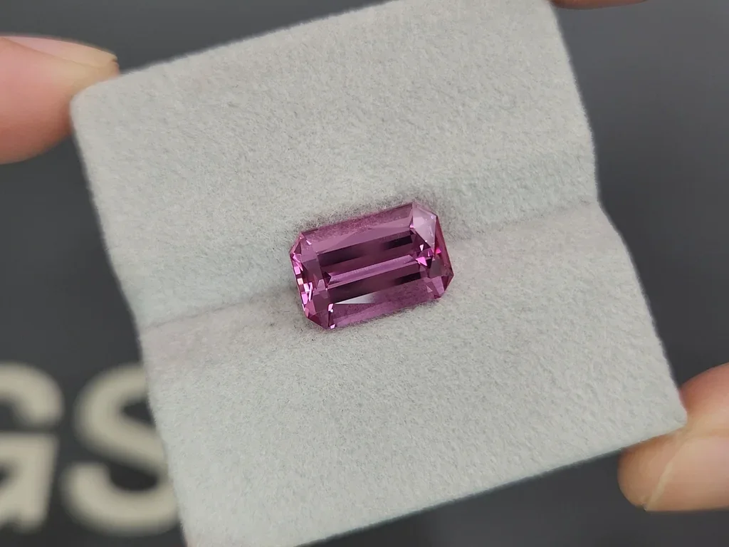 Purple spinel in octagon cut 6.46 carats, Tanzania 4