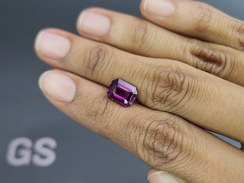 Purple umbalite garnet octagon cut 3.59 carats, Africa 2