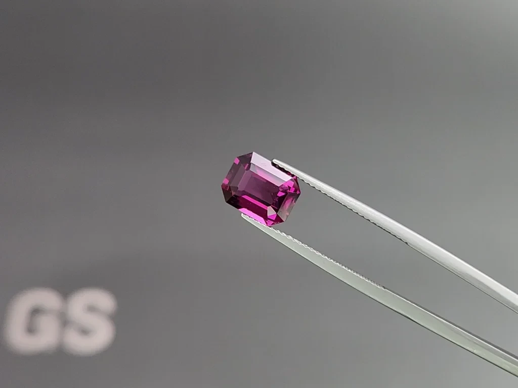 Purple umbalite garnet octagon cut 3.59 carats, Africa 3
