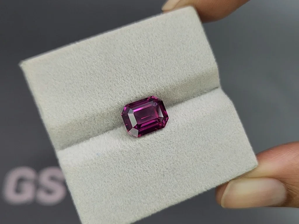 Purple umbalite garnet octagon cut 3.59 carats, Africa 4