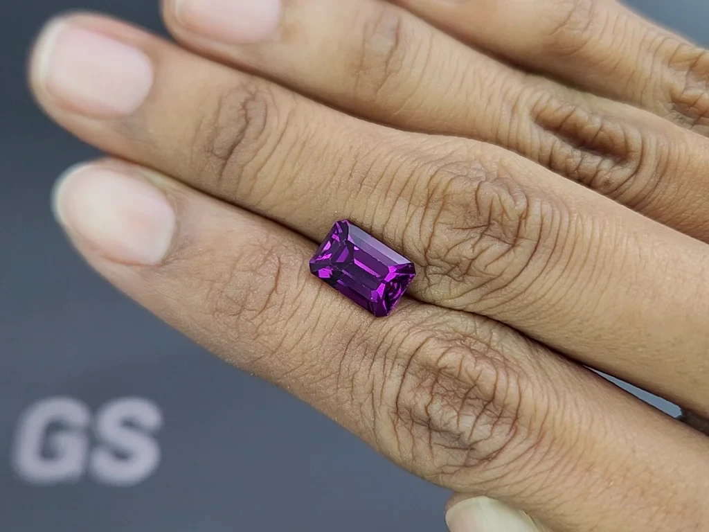 Purple umbalite garnet octagon cut 4.00 carats, Africa 2