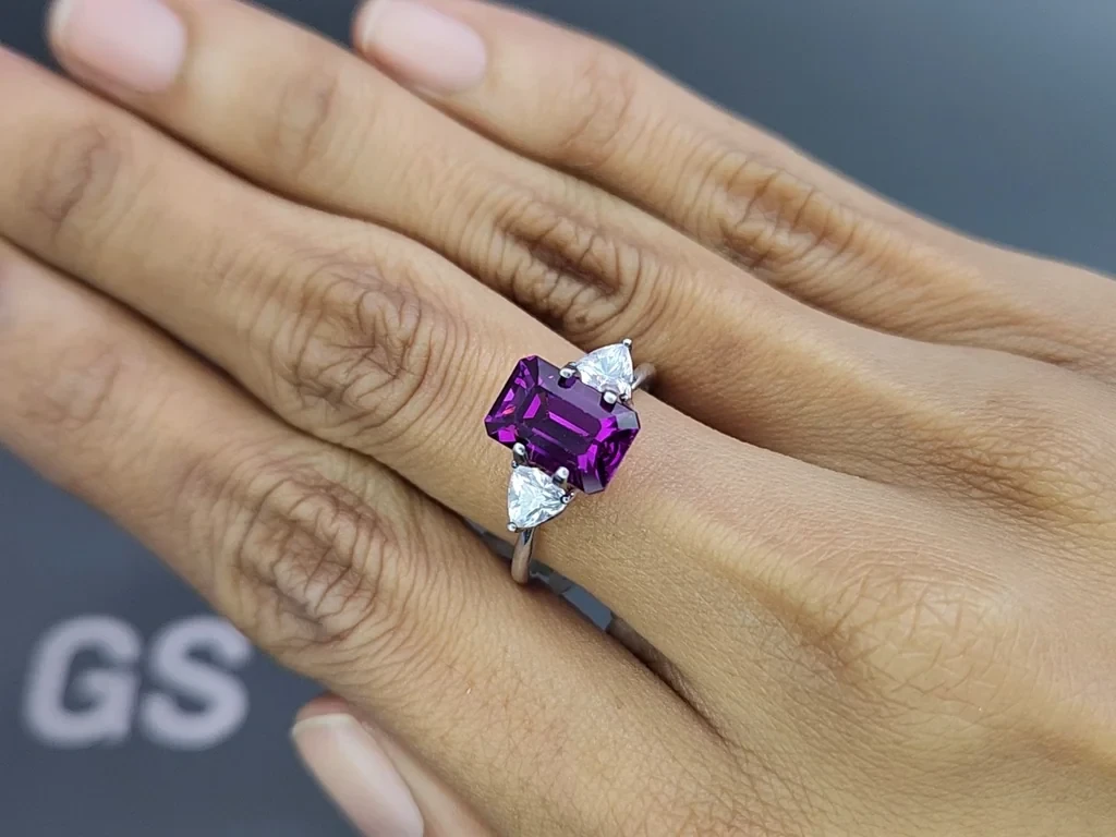 Purple umbalite garnet octagon cut 4.00 carats, Africa 5