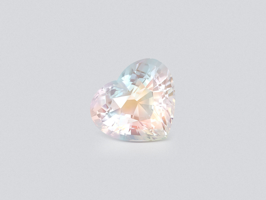 Rainbow moonstone heart shape 7.02 carats, Madagascar