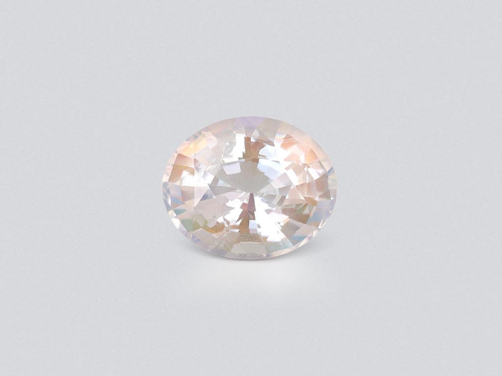 Rainbow moonstone in oval cut 9.84 carats, Madagascar