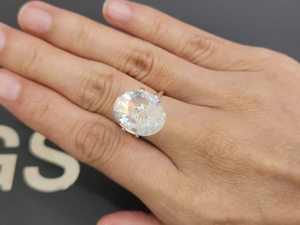 Rainbow moonstone in oval cut 9.84 carats, Madagascar 5