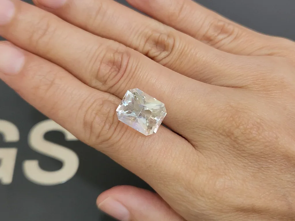 Rainbow moonstone in radiant cut 10.82 carats, Madagascar 2