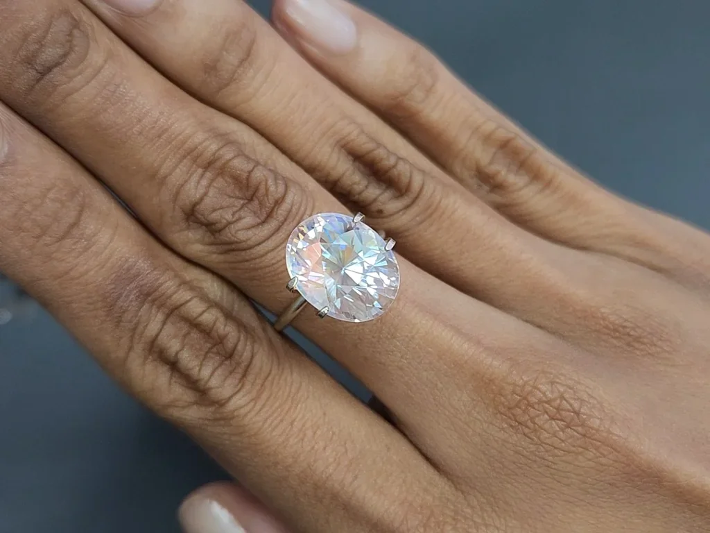 Rainbow moonstone oval cut 8.35 carats, Madagascar 5