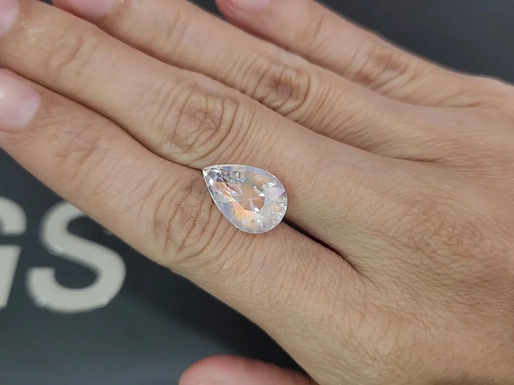 Rainbow moonstone pear cut 7.02 carats, Madagascar 2