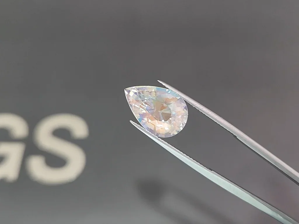 Rainbow moonstone pear cut 7.02 carats, Madagascar 3