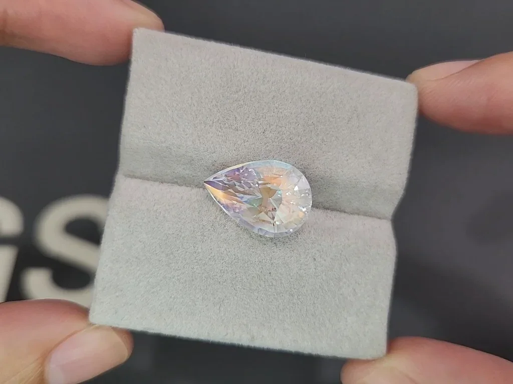 Rainbow moonstone pear cut 7.02 carats, Madagascar 4