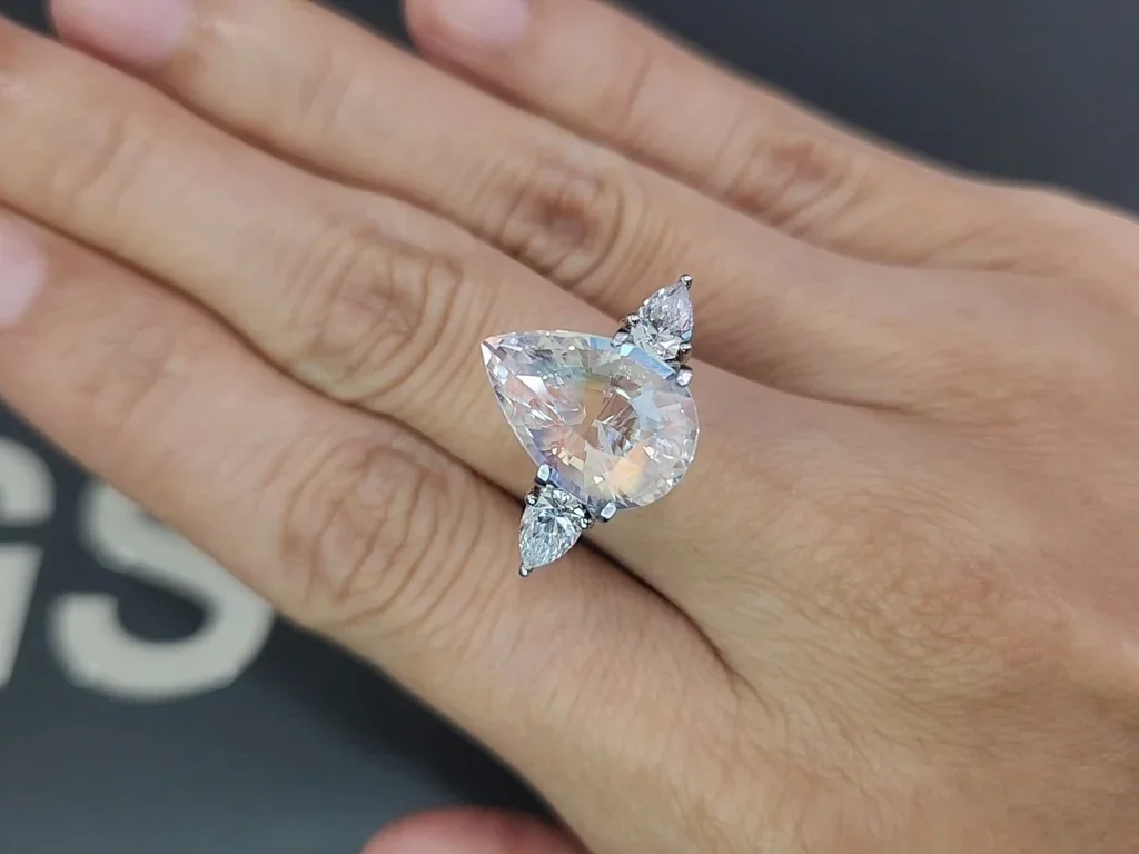 Rainbow moonstone pear cut 7.02 carats, Madagascar 5