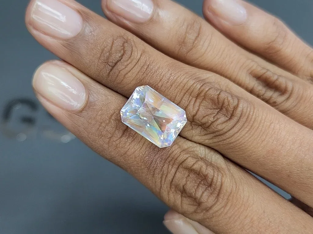 Rainbow moonstone radiant cut 10.45 carats, Madagascar 2
