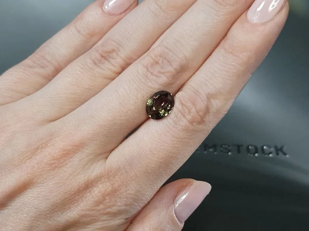 Rare alexandrite in oval cut with strong color change effect 4.05 ct, Sri Lanka 5