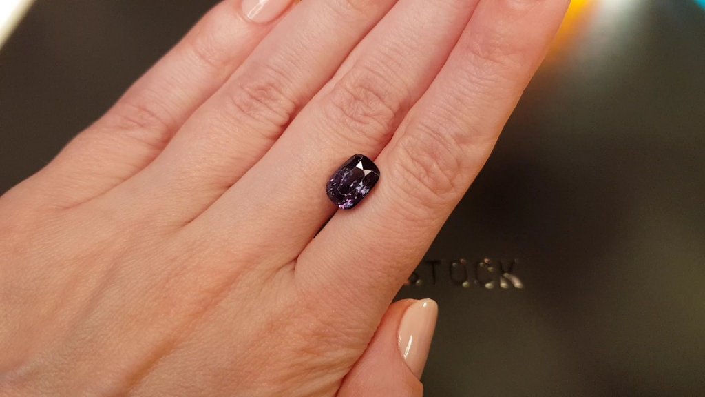 Rare alexandrite with strong color change effect in cushion cut 5.21 ct, Sri Lanka 4