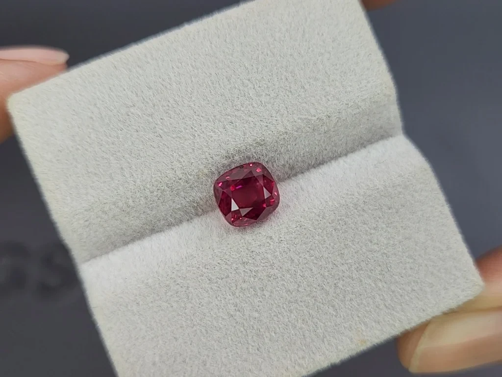 Ruby Pigeon Blood cushion cut  2.67 carats, Mozambique 4