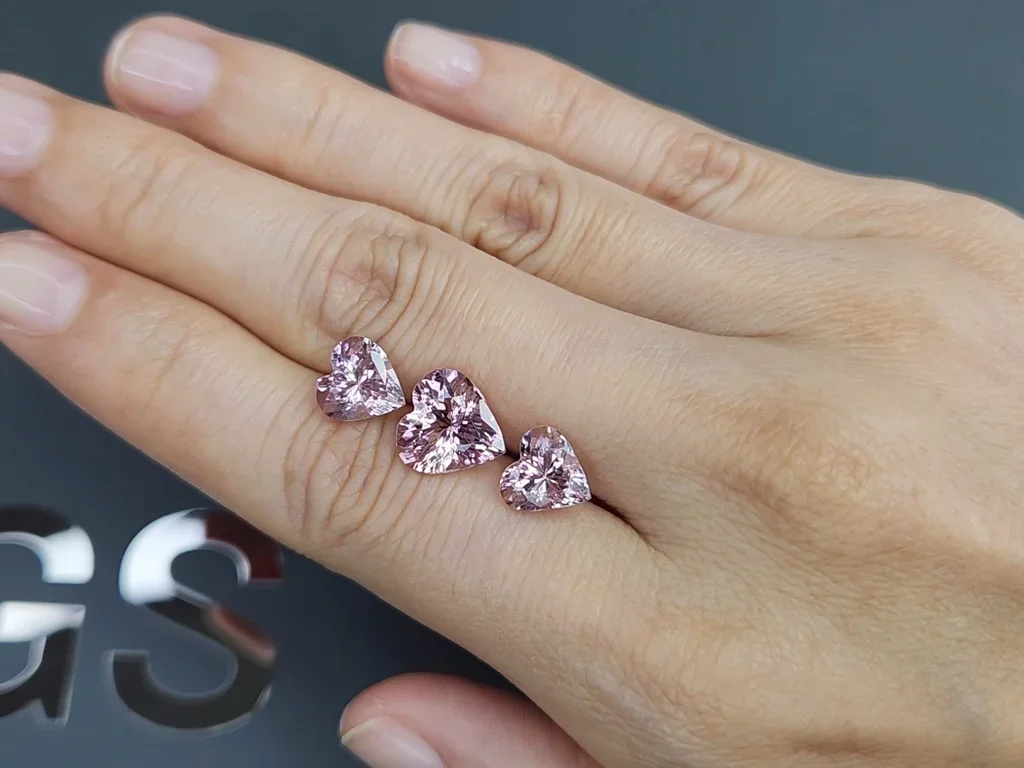 Set of pink morganites in heart shape 6.56 carats, Madagascar 2